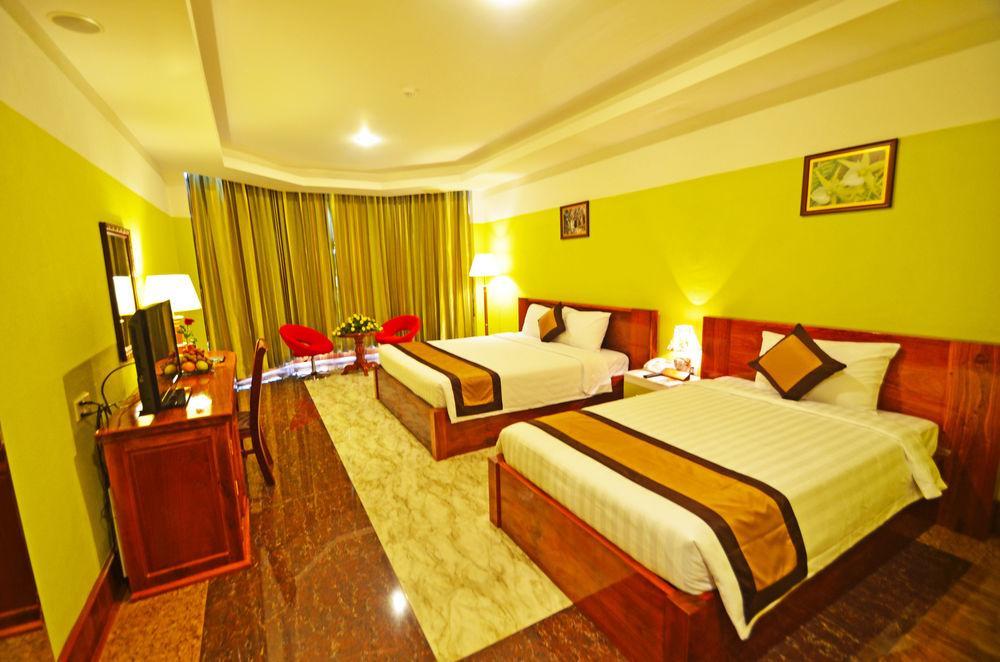Отель Mekong Star Пномпень Экстерьер фото